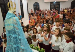 Colégio Mãe da Divina Providência realiza Missa com as crianças